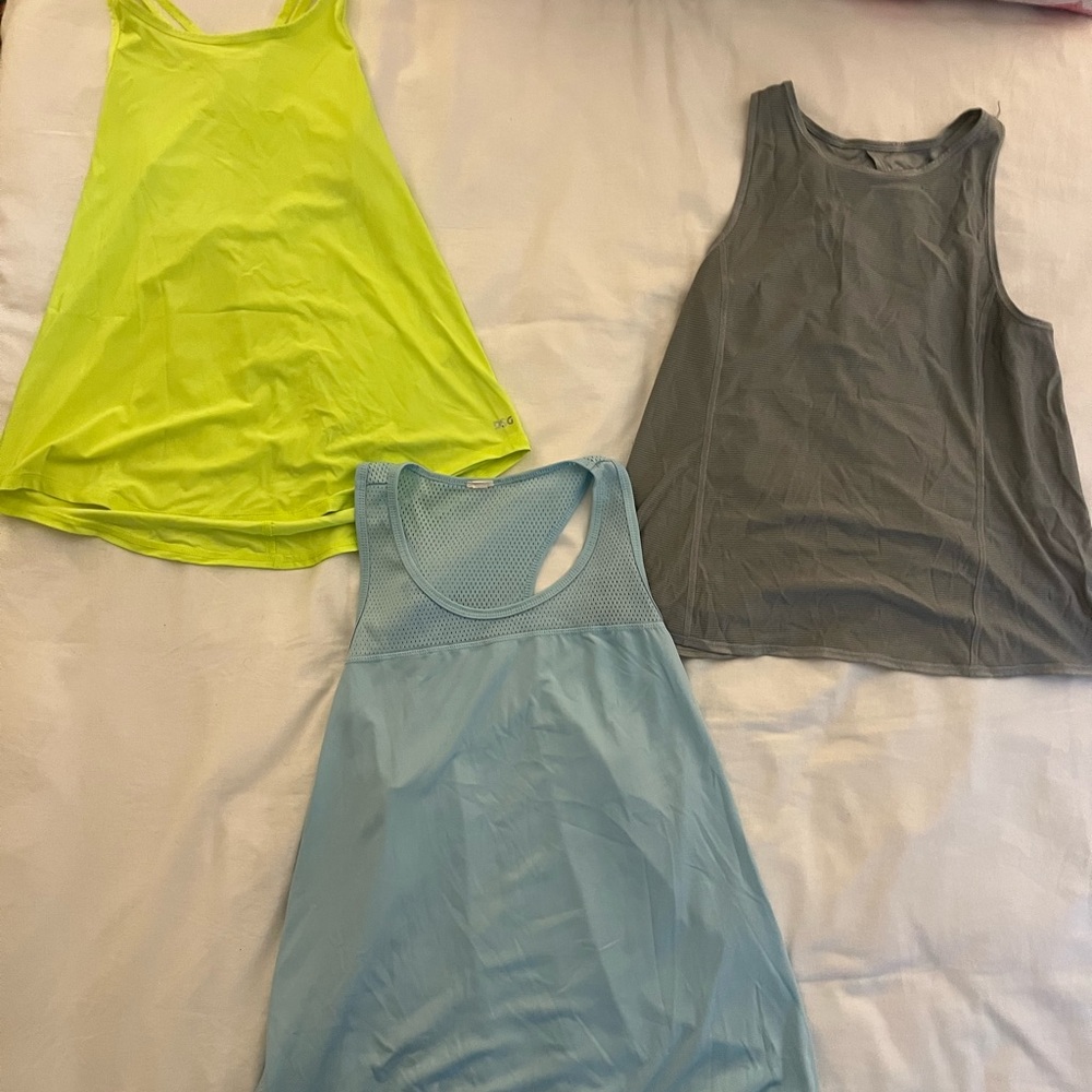 Athletic workout tank tops from Old Navy